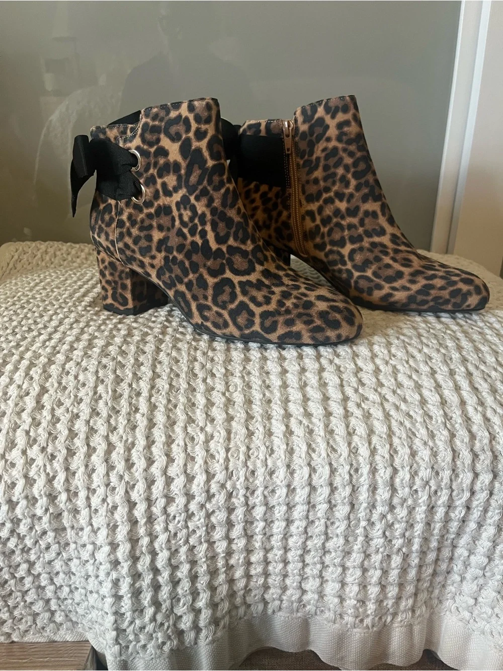 Copper Key Leopard Print Ankle Booties Black Heel Bow Accent Size 8.5 539